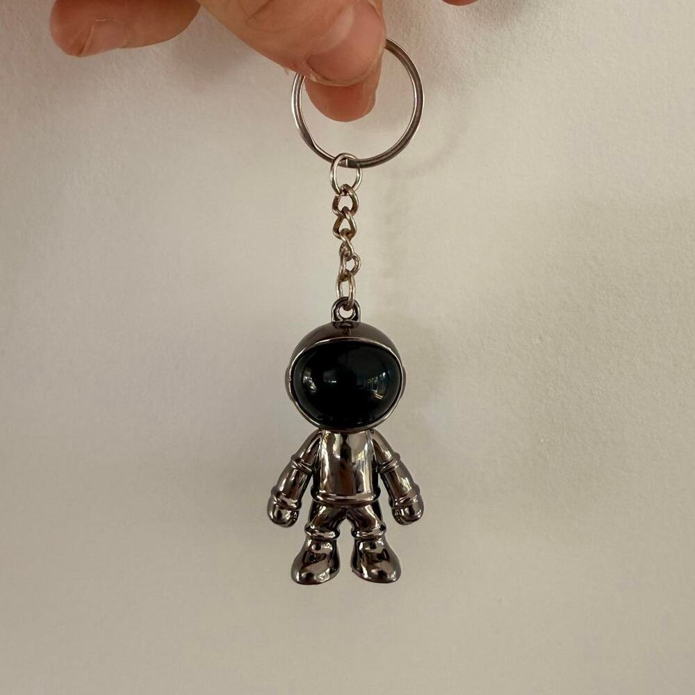 Retro 2000s silver astronaut keychain keychain